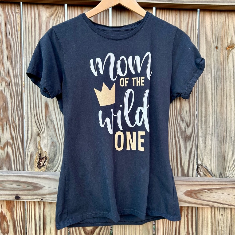 Birthday Tee Shirt Mom of the wild one 1st for mom size large